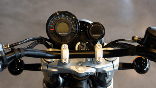 Royal Enfield Super Meteor 650 Astral Black 1° Servicegratis