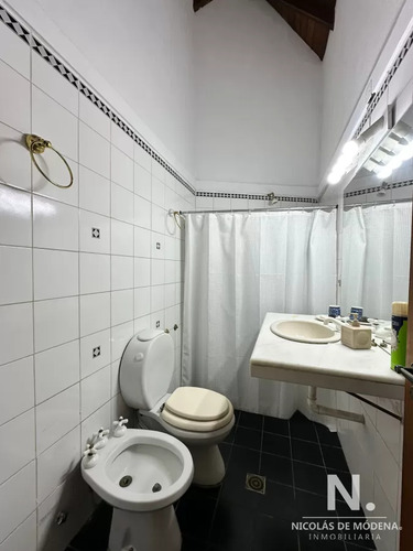 Vende Casa De 4 Dormitorios Con Piscina Y Gran Parque En Golf, Punta Del Este