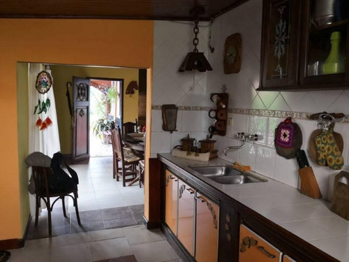 Imagen 14 de 29 de Casa Quinta De Tres Dormitorios, Dos Baños, Quincho, Dos Piletas Y Parque De 2086 M2