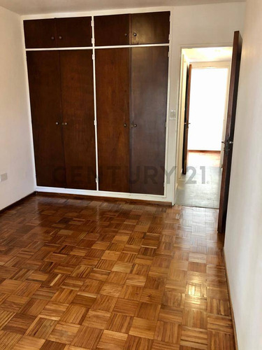 Departamento En Venta En La Plata, 2 Dormitorios