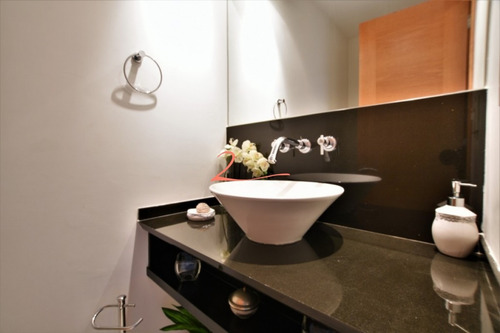 Apartamento De 3 Dormitorios En Venta Y Alquiler Temporario, Playa Mansa. Punta Del Este- Ref: 5335