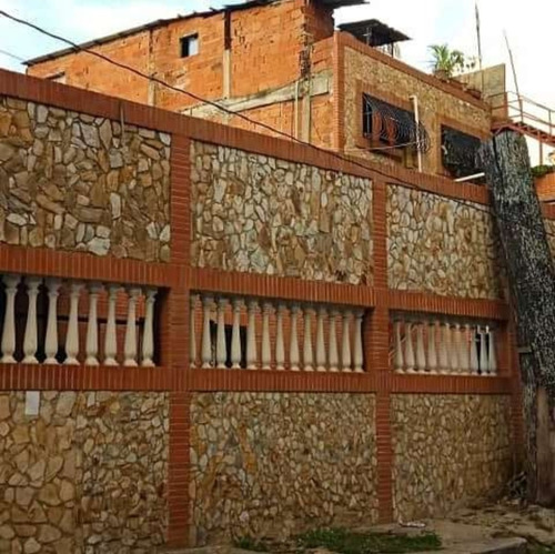 Venta Casa Comercial  Con 2 Aptos. En El Cuartel De Catia  Inf. Ma. Fda. 