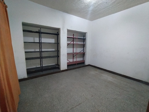 Imagen 17 de 20 de Marisol Castro Vende Galpón Con Once (11) Locales En Av. Fernando Figueredo | Valencia | A Pocos Metros Del Centro De Valencia | Fog-149 Marisol 04244923040