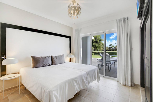 Villa Lujosa En Venta Amueblada En Punta Cana, Cocotal, 8 Hab.
