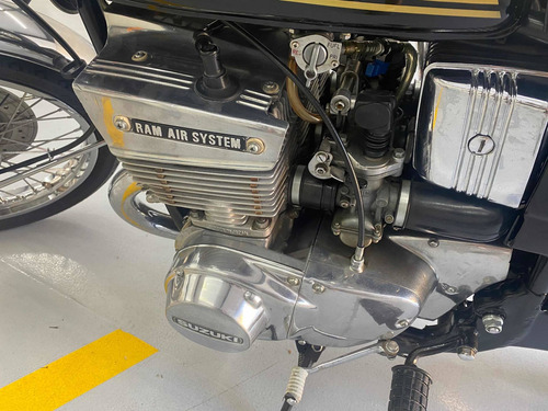 Suzuki Gt550