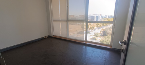 Arriendo Oficina Con 1 Estacionamiento C. Empresarial.