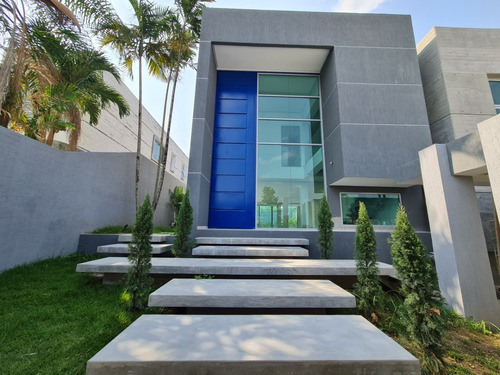 En Venta Casa A Estrenar En Altos De Guataparo Valencia Estado Carabobo Venezuela / Emer.