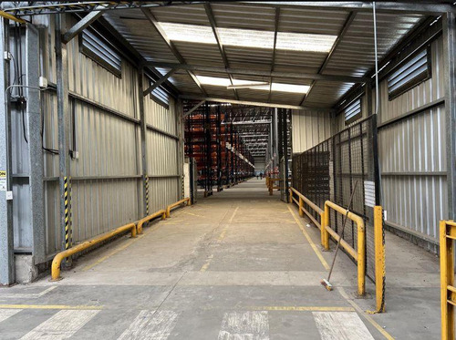 Nave Industrial En Alquiler De 12.353 M2 Cubiertos - Escobar Garin