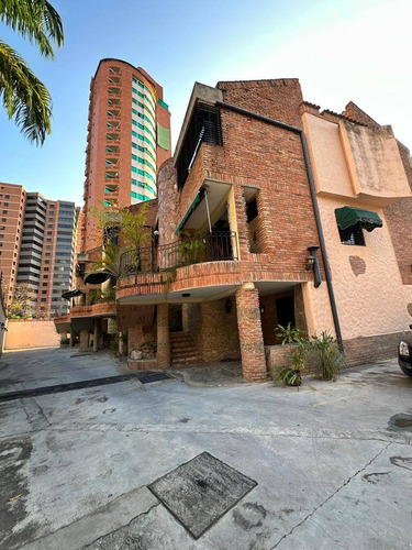 220565 Venta De Townhouse En Las Chimeneas