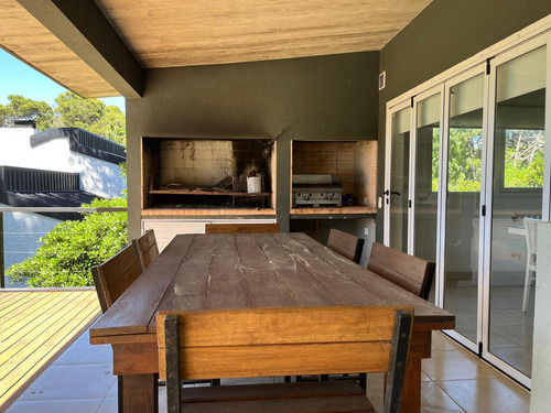 Casa En Venta - 3 Dormitorios 2 Baños - Pinamar
