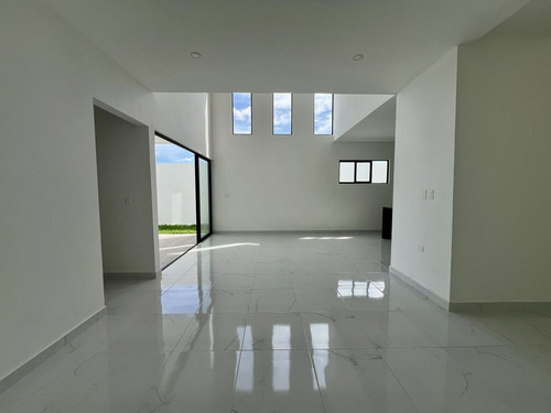 Casa En Venta En Morera, Cholul, De 4 Habitaciones Con Alberca