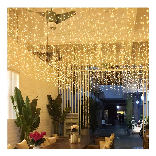 Pisca-pisca de natal Noiluva Genérica cortina led 4m de comprimento 220V - branco-quente com fio transparente