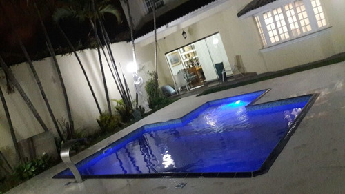 Imagem 2 de 10 de Construçoes E Reformas De Piscinas Mão De Obra Especializada