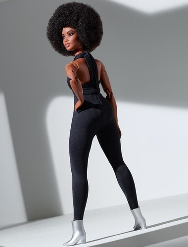 Imagem 9 de 11 de Barbie Signature Looks Curvy Morena Macação Preto Ms Sj