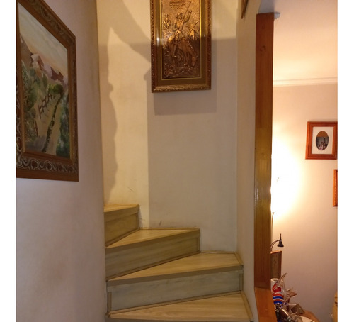Cómoda Casa De 2 Pisos, En Sector Residencial Consolidado