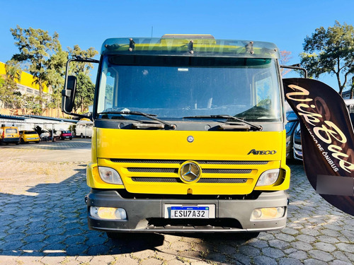 Caminhão Trucado M. Benz Atego 1728 6x2 2011/2012