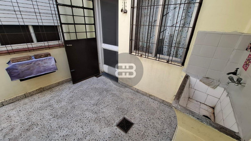 Casa En Lote Propio Con Patio Y Terraza