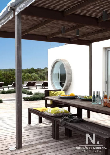 Casa De 4 Dormitorios En Venta, Punta Del Este