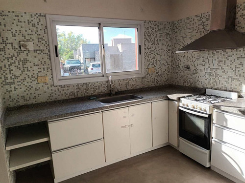 Casa En Venta Barrio Manzanares Chico Con Pileta