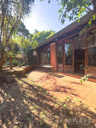 Casa En Zona Av. Quaranta Y Jaureche Sobre Calle 129