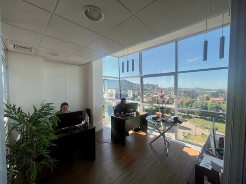 Arrendamos Luminosa Y Moderna Oficina En El Centro De Temuco