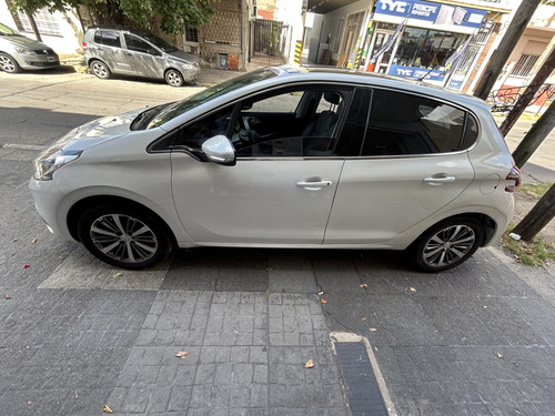 Peugeot 208 1.6 Feline