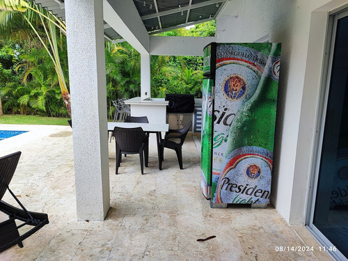 En Alquiler Villa Amueblda En Playa Nueva Romana Con 3 Habitaciones, Piscina Y Patio Con Matas De Coco