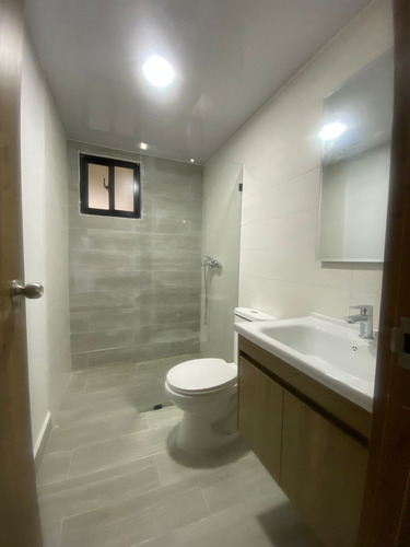 Apartamento En Venta En La Jacobo Majluta De 3 Habitaciones