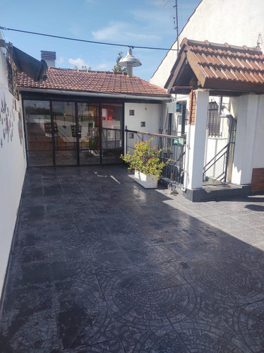 Hermosa Casa Multifamiliar, Ideal Para Entrar A Vivir De Inmediato