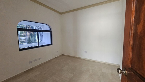 Hermosa Casa En Alquiler Ubicada En Los Cacicazgos