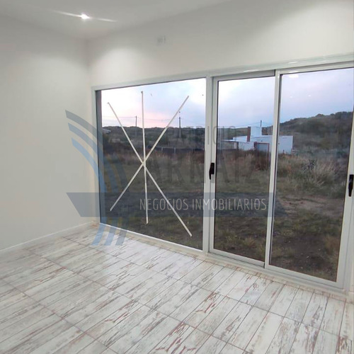 Se Vende Moderna Propiedad A Estrenar Estilo Minimalista En Monte Hermoso.