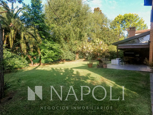 Venta De Casa En Dos Plantas, En Saint Thomas Sur Canning
