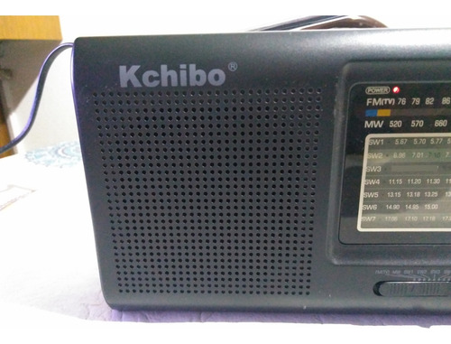 Radio Multibandas Kchibo Kk-2005 Con Cable De Conexion 220w Negro (Usado)