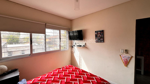 Casa 4 Ambientes Con Cochera Y Piscina En Castelar.