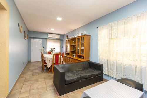Casa 5 Amb Venta En Tesei Quincho Jardin Excelente