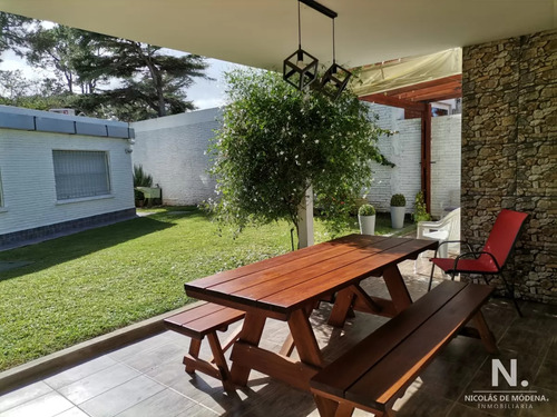 Casa En Venta , 2 Dormitorios + Dependencia, Excelente Ubicación
