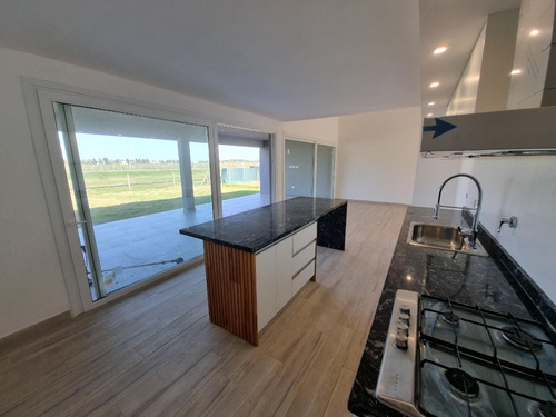 Casa A La Venta En San Felipe De Canning!!! 3 Dormitorios!! Vista Al Pulmon!! Oportunidad!!