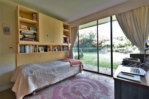 Casa En Venta De 5 Dorm. En Lo Barnechea