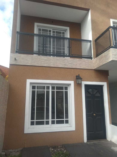 Imagen 2 de 9 de Venta Triplex Al Frente.