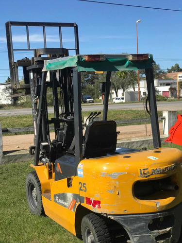 Imagen 5 de 10 de Autoelevador Liugong 2.5 Tn Diesel Torre Triple 5 Mt 2016