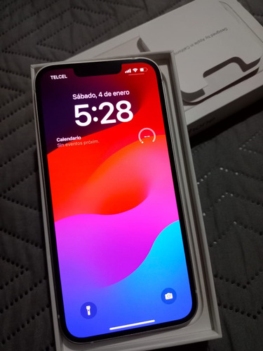 Celular iPhone 13 Blanco, App De Tik Tok (Usado)
