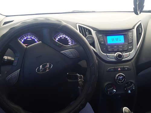 Imagem 4 de 15 de Hyundai Hb20s 1.6 Comfort Plus 16v Flex 4p Automático