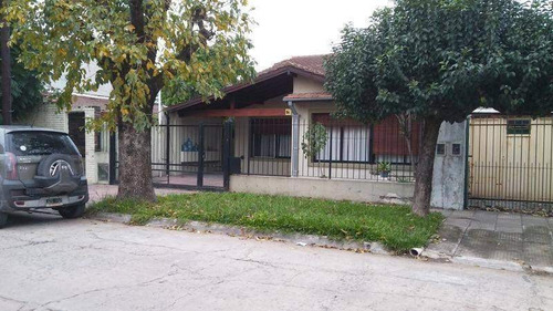 Imagen 1 de 14 de Chalet En Venta En Ituzaingo Norte
