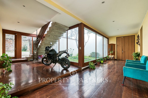 Espectacular Casa En San Damián Con Gran Jardín.