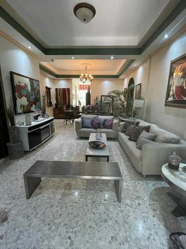 Casa En Venta Estilo Colonial, Gazcue