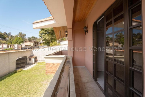 Casa En Venta Con Amplias Áreas Verdes Con Piscina Colinas De Carrizal, Carrizal Altos Mirandinos