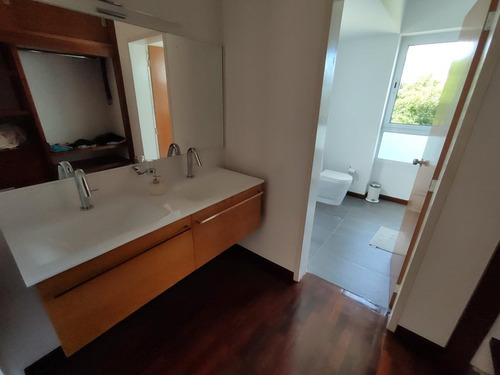 Casa A La Venta Urb. Alto Hatillo. Privacidad Y Exclusividad,construccion De Primera,segura,tranquila,fresca, En Calle Cerrada.arquitectura Actual.gm