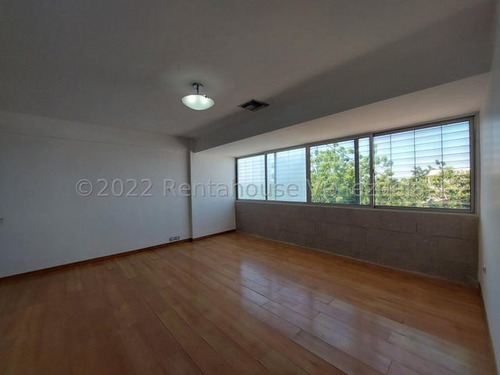 Amp, Mls #24-8560 Vende Apartamento En Zona Norte