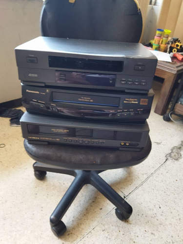 Se Vendes 3 Vhs Y 3 Betamax  Para Repuestos