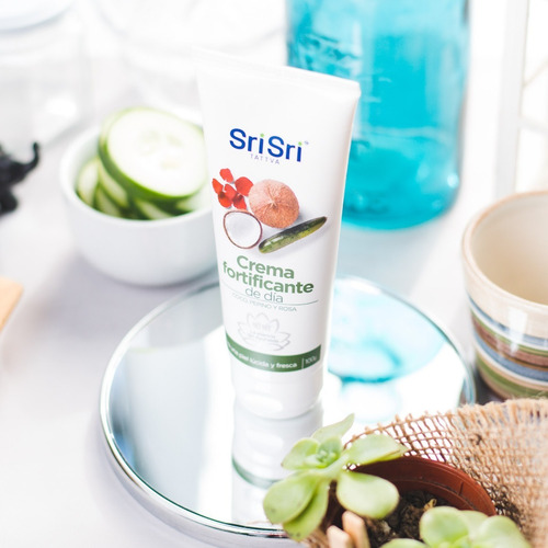 Imagen 2 de 2 de Crema Facial De Día Sri Sri Tattva X 100g